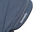 Detail eines blauen Kinderwagens mit der Marke Lionelo.