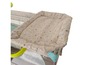Ein Hauck Reisebett mit einer beige Matratze mit bunten Punkten.