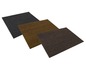 Drei Fußmatten in Schwarz, Braun und Gelb.