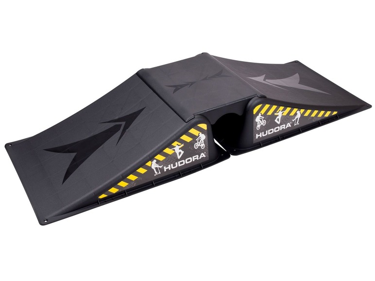 Eine schwarze Hudora Skate-Rampe mit gelben Warnhinweisen.