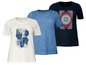 Drei T-Shirts mit Prints, eines mit einem Urlaubsmotiv, eines mit einer Mandala und ein unifarbenes Denim-T-Shirt.