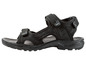 Schwarze Sandalen mit verstellbaren Schnallen.