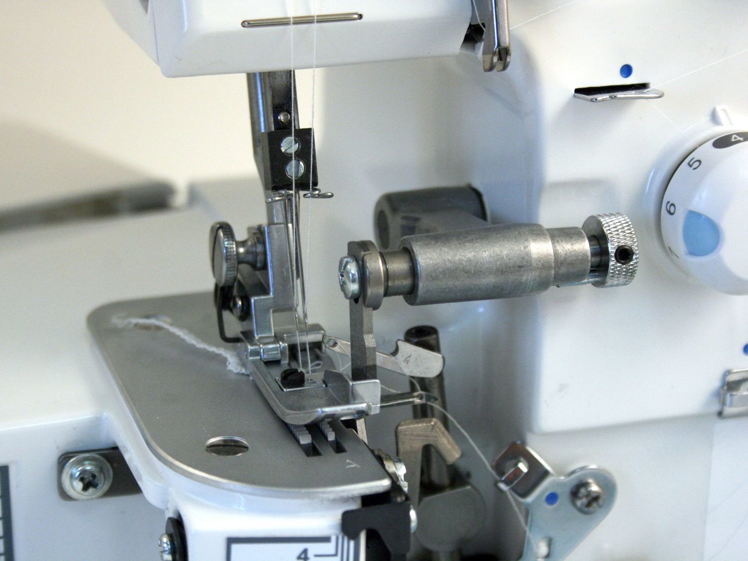 TOYOTA TOYOTA Overlock Nähmaschine »TOL4D«, 3 und 4fä…