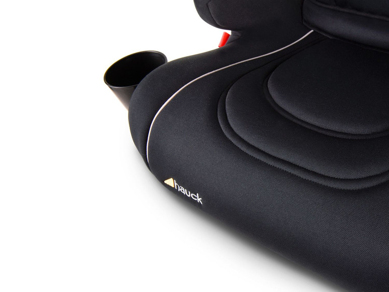 Ein schwarzer Hauck Autositz mit Getränkehalter.