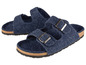 Zwei Paar blaue Woll-Sandalen mit Schnallen.