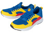 Zwei blaue und gelbe Lidl-Sneaker