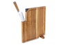 Ein Schneidebrett aus Holz mit integriertem Messerhalter.