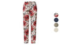 Weiße Hose mit rotem Blumenmuster.