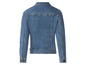 Eine blaue Jeansjacke mit langen Ärmeln.