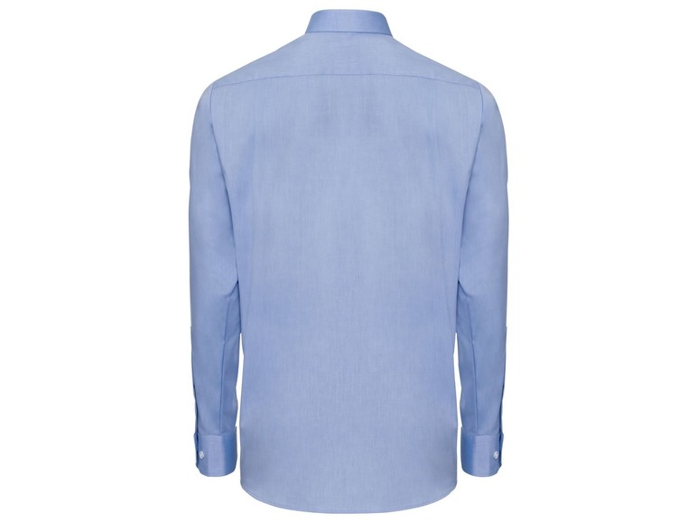 Ein hellblaues Hemd mit langen Ärmeln.