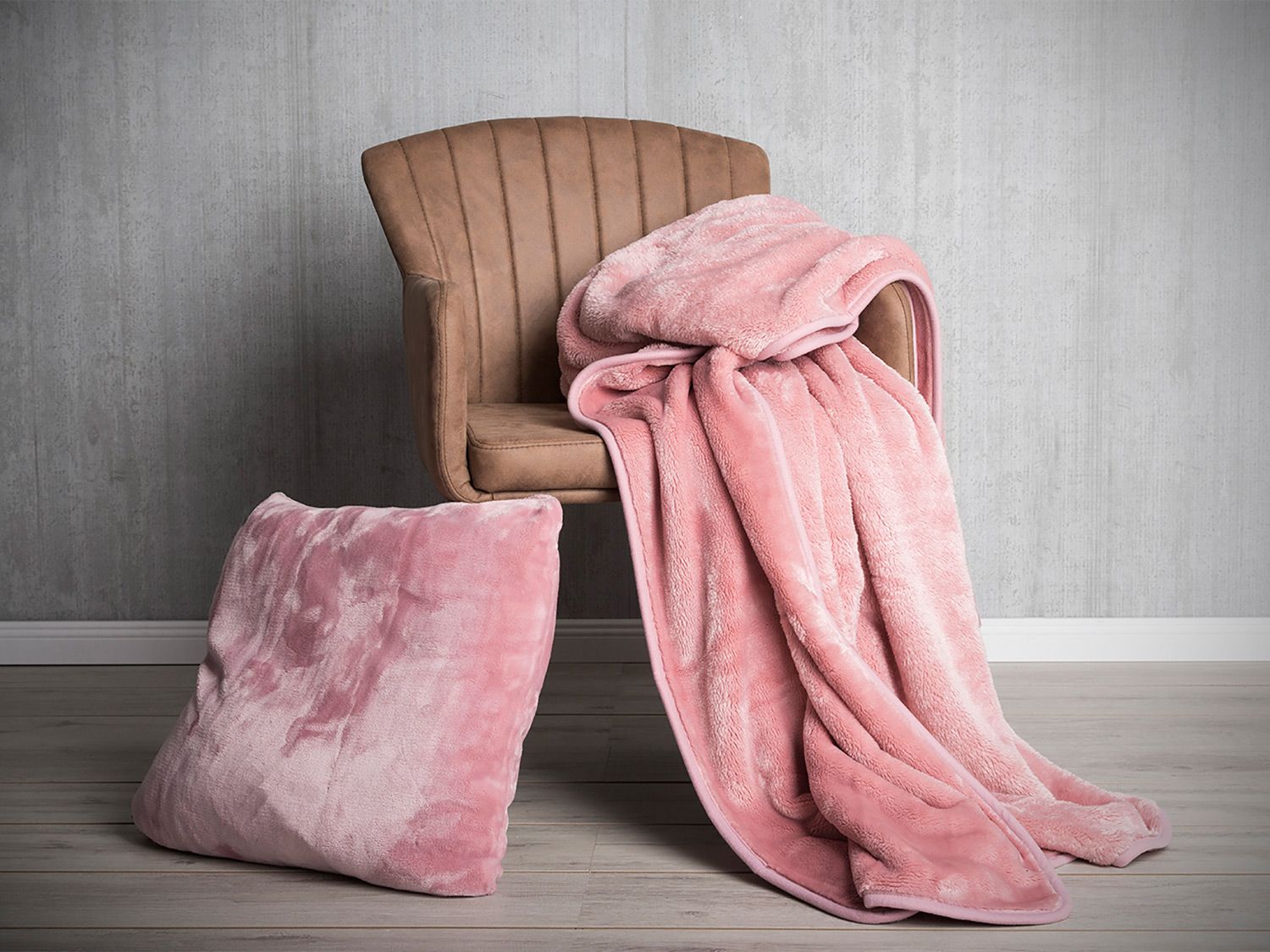 GÖZZE Premium Cashmere-Feeling Dekokissen 50 x 50 cm (Altrosa) – Bild 3 von 4