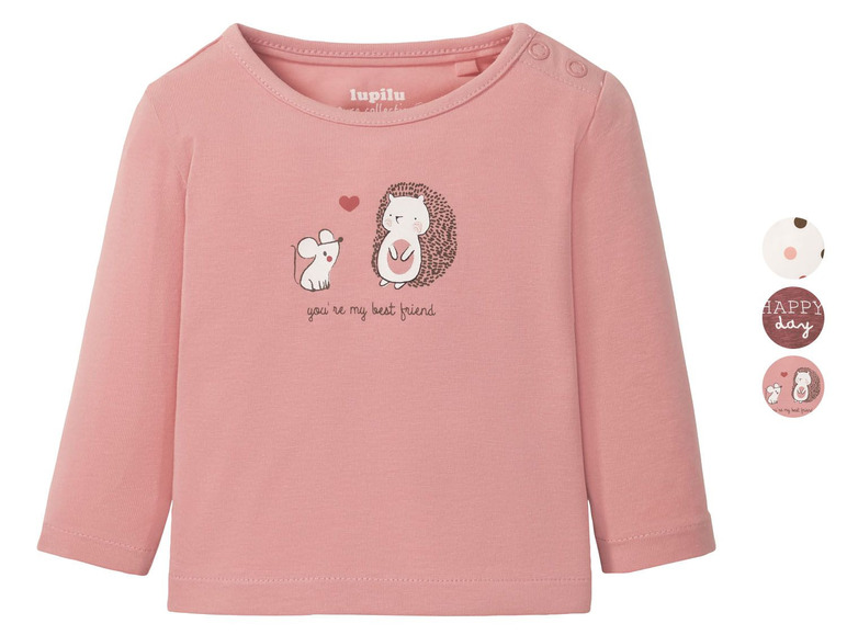 Ein rosafarbenes Langarmshirt mit einem Igel- und Maus-Motiv von Lupilu.