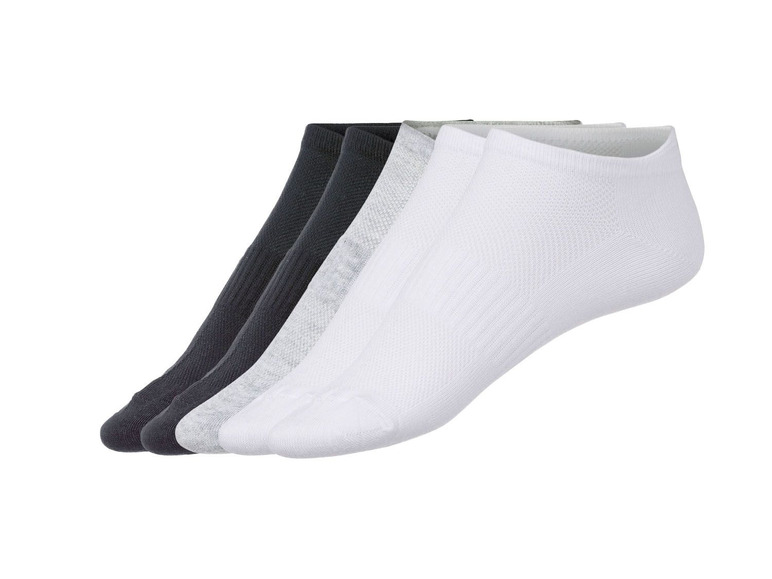 Ein Set mit drei Paar Socken: weiß, grau und schwarz.