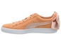 Peachfarbene Puma Suede Classic Sneaker mit Satin Schleife.
