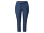 Dunkelblaue Hose mit elastischem Bund.