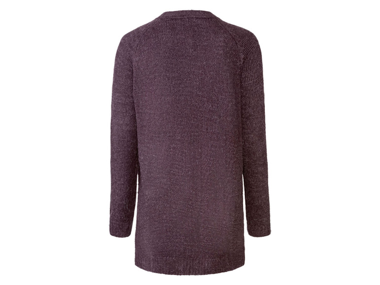 Ein lilafarbene Strickjacke mit langen Ärmeln.