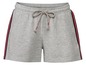 Graue Shorts mit rosa und schwarzen Streifen.