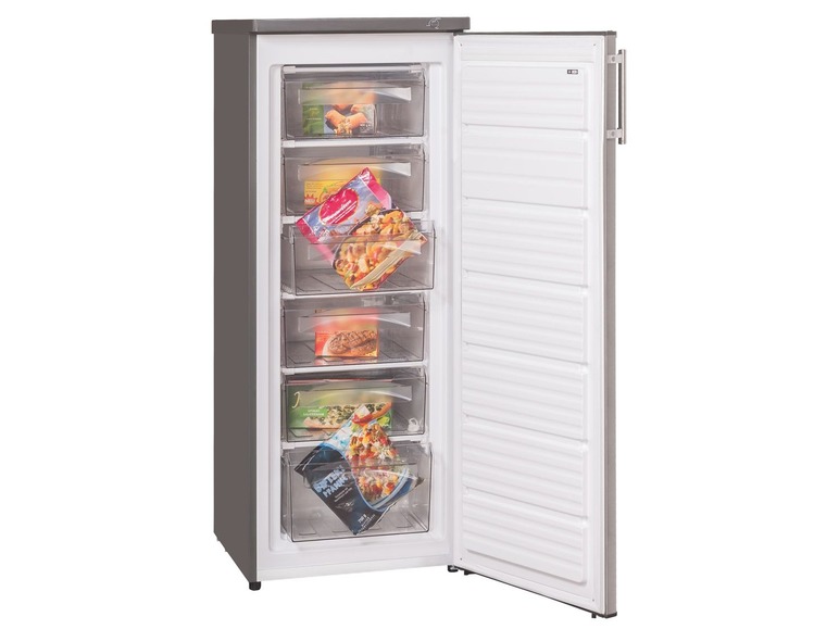 Ein silberner Gefrierschrank mit offener Tür, gefüllt mit gefrorenen Lebensmitteln.