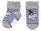 Zwei Paar Babysocken mit blauen Streifen und einem Cartoon-Tier.