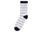 Gestreifte Socken mit schwarzem Detail.