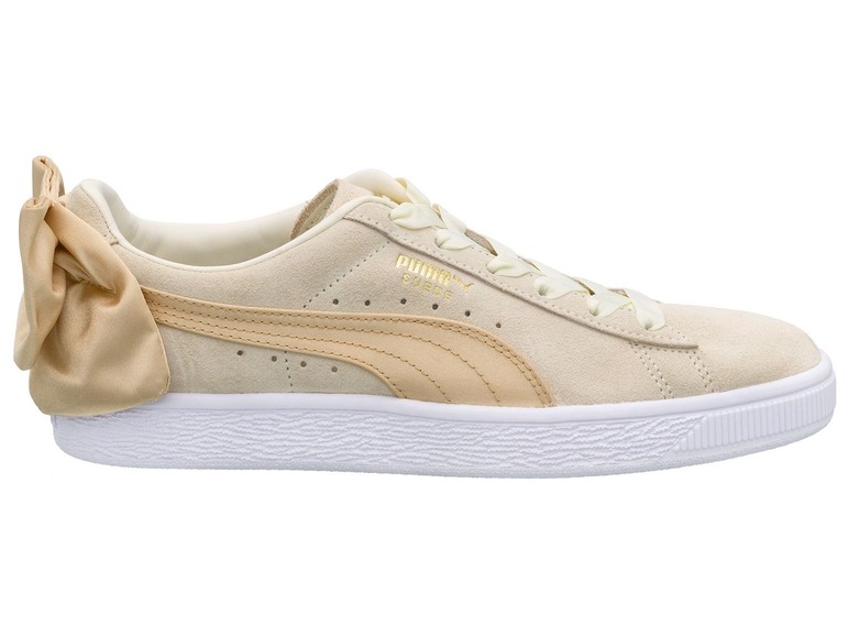 Beige Puma Suede Sneaker mit Schleife.