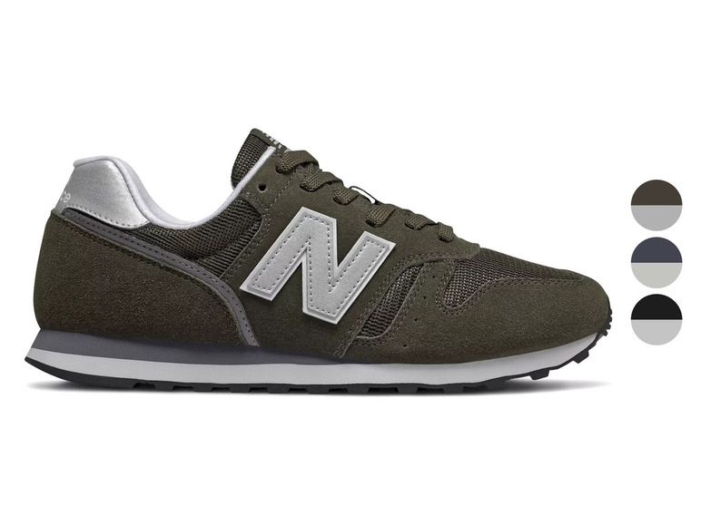 Grüne New Balance Sneaker mit silbernem Akzent.