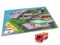 Eine Spielmatte mit einem Feuerwehrauto und einer Stadt mit Straßen.