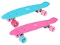 Zwei rosa und blaue Plastik-Skateboards der Marke 'Radius'.