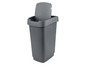 Ein grauer Mülleimer mit Deckel.