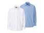 Zwei Hemden mit langen Ärmeln, eines weiß und eines hellblau.