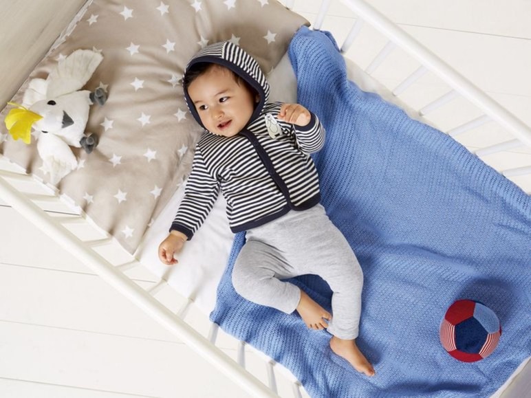 Gehe zu Vollbildansicht: LUPILU® Baby Jacken Jungen, 2 Stück, mit Kapuze, Knopfleiste, aus reiner Bio-Baumwolle - Bild 6