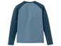 Ein blaues Langarmshirt mit Raglanärmeln.