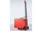 Ein roter Klappwagen mit Rädern.
