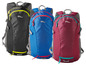 Drei Rucksäcke in Schwarz, Blau und Rot