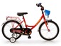 Rotes Kinderfahrrad mit Stützrädern, 'Feuerwehr'-Logo und blauem Korb.