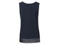 Ein dunkelblaues Tanktop mit Spitze am Saum.