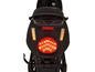 Die Rückseite eines schwarzen Scooters mit LED-Rücklicht.