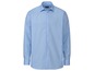 Ein hellblaues Hemd mit langen Ärmeln.