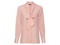 Eine rosa Bluse mit Schleife.