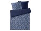 Blaue Bettwäsche mit Paisley-Muster.