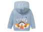 Ein blauer Kapuzenpullover mit Winnie Puuh-Motiv