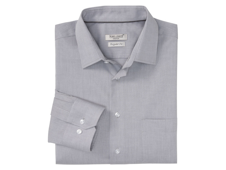 Ein hellgraues Langarmhemd mit Knöpfen der Marke Noelle League.