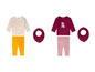 Zwei Babysets mit langen Ärmeln, eines mit Blumenmuster und gelber Hose, das andere mit einem Hund und rosa Punkten.