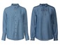 Zwei blaue Jeanshemden, eines mit Knöpfen und eines mit Schleife.