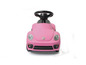 Ein rosa Volkswagen Beetle Lauflernwagen für Kinder.