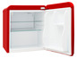 Ein roter Retro-Minikühlschrank mit offener Tür, die Regale und das Innere sind sichtbar.