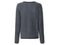 Ein dunkelblauer Pullover mit einem weißen Muster.