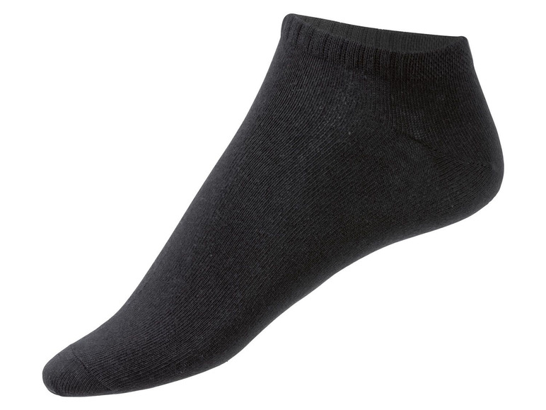 Eine schwarze Socke mit kurzer Knöchelhöhe.