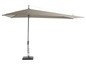 Ein rechteckiger, beiger Sonnenschirm.