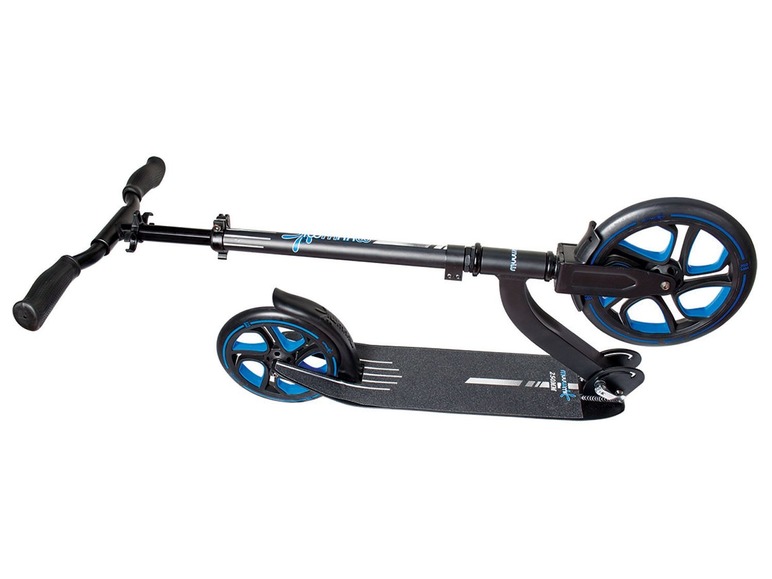 Ein schwarzer und blauer Roller mit großen Rädern.